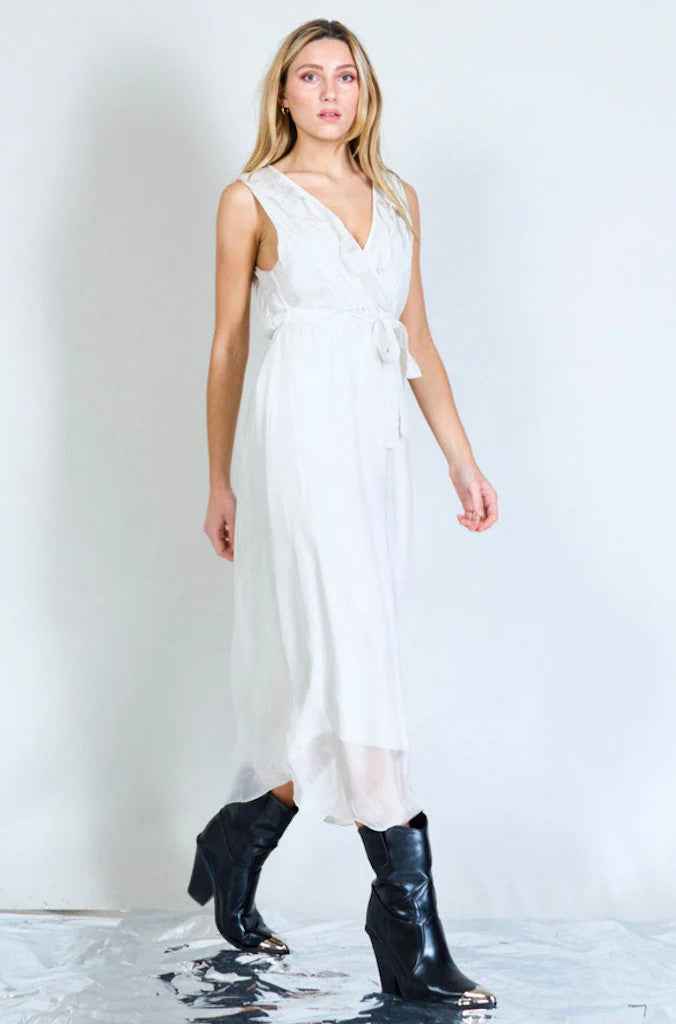 BZNA Ibiza Kleid Weiß Seidenchiffon langes Kleid mit Rüschen Seidenkleid oneSize