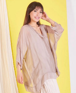 BZNA Seidenbluse Taupe Tunika Seidentunika mit V -Ausschnitt Seidenchiffonbluse Fledermaus Ärmel oneSize