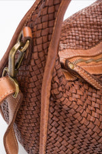 Load image into Gallery viewer, BZNA Bag Sanna Cognac Italy Designer Business Handtasche Schultertasche Tasche Leder
