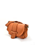 Load image into Gallery viewer, BZNA Bag Rada Cognac Italy Damen Handtasche Schultertasche Tasche Leder

