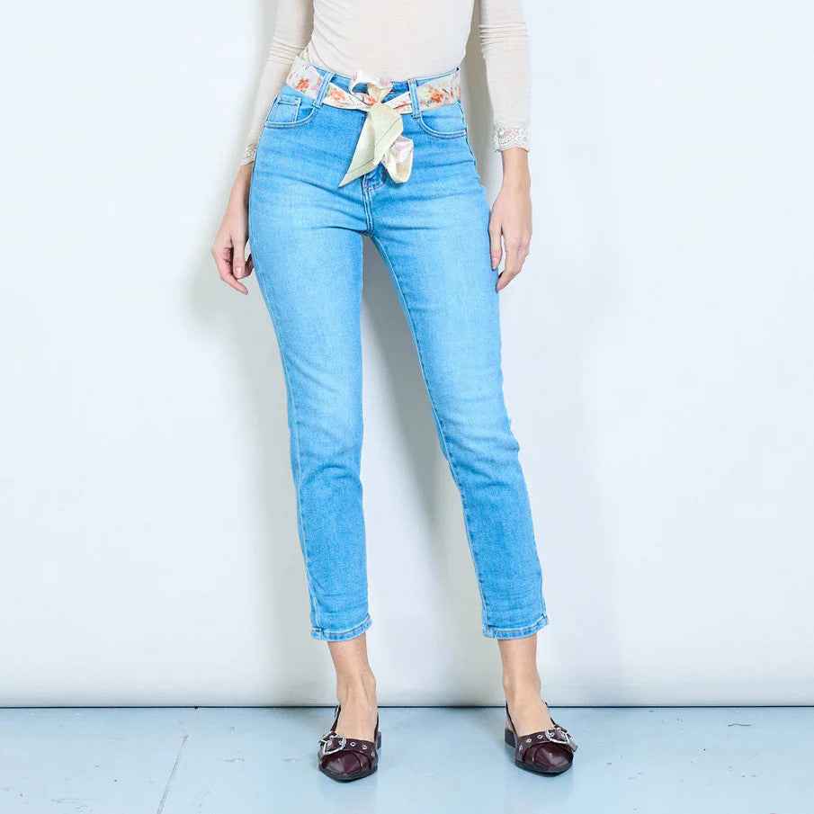 BZNA Berlin Slim Fit Denim Jeans mit Blumenmuster und Bindegürtel