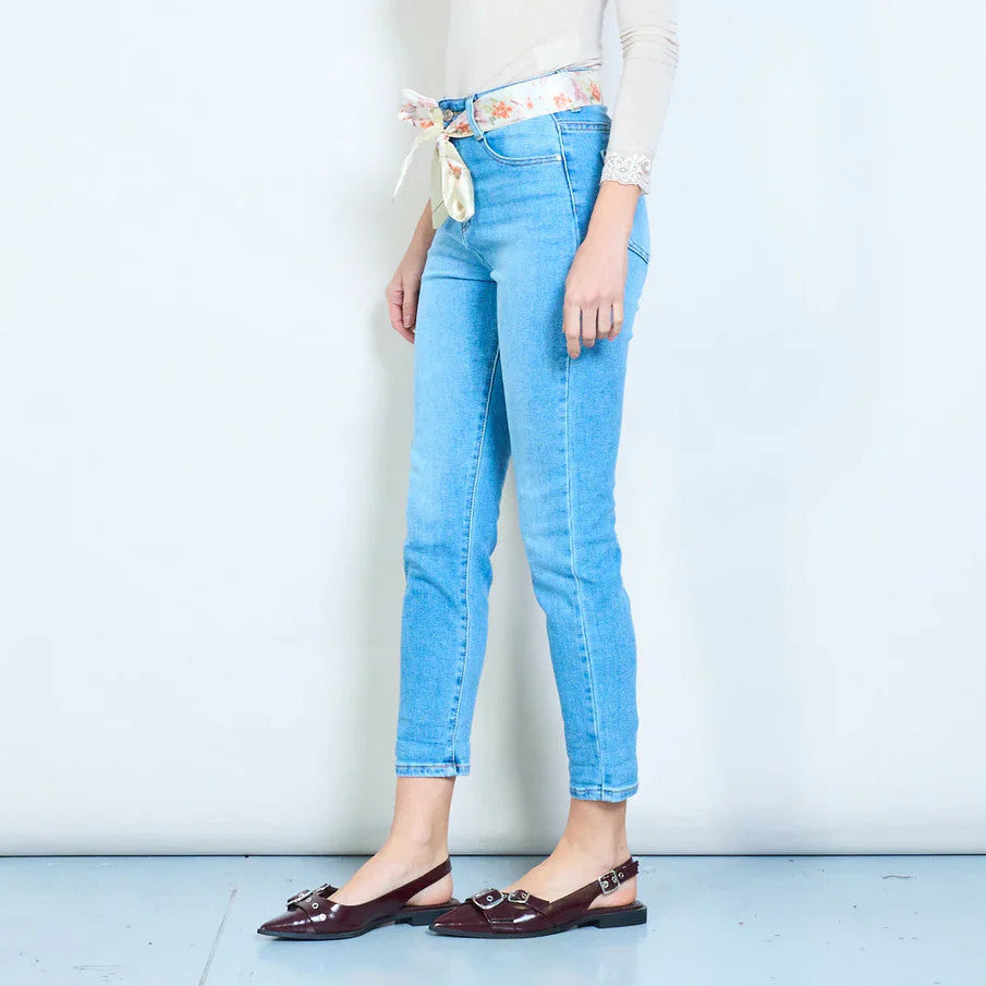 BZNA Berlin Slim Fit Denim Jeans mit Blumenmuster und Bindegürtel