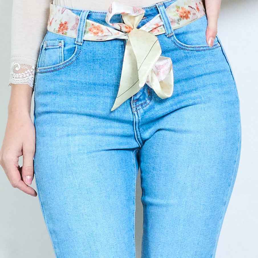 BZNA Berlin Slim Fit Denim Jeans mit Blumenmuster und Bindegürtel