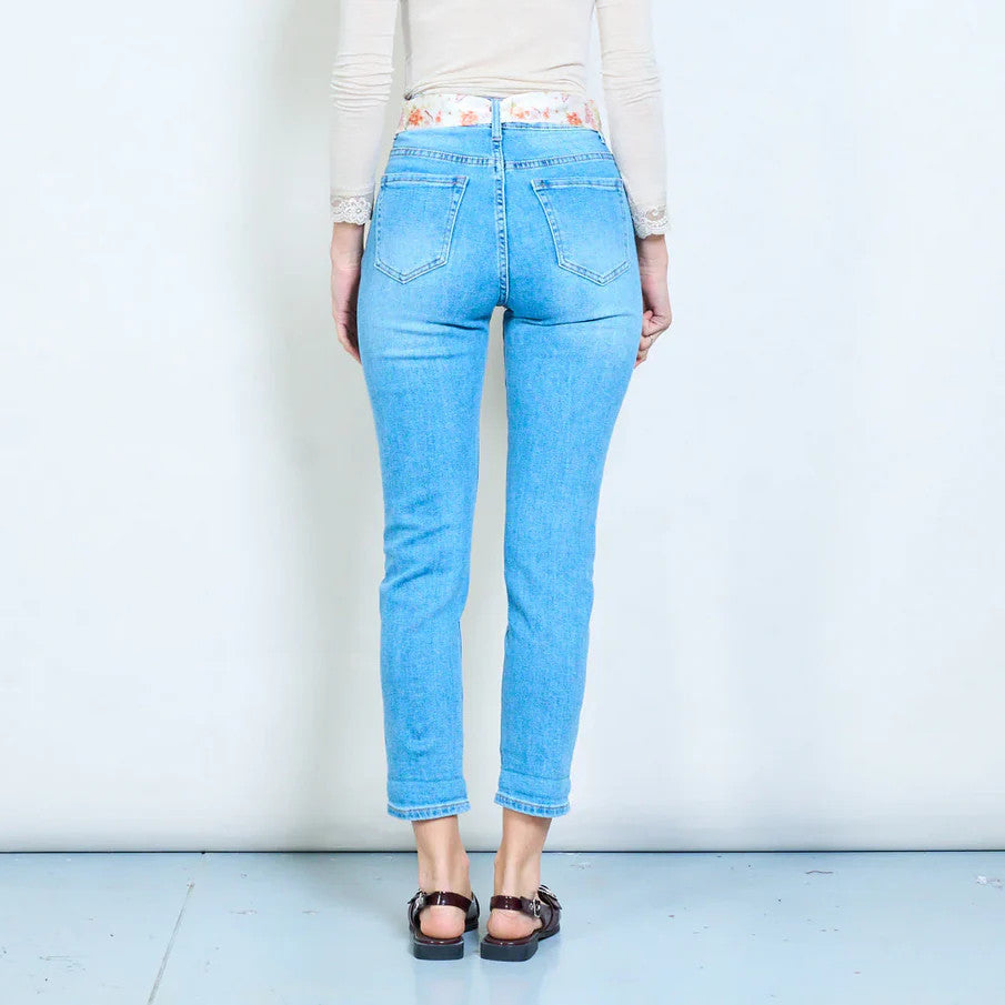 BZNA Berlin Slim Fit Denim Jeans mit Blumenmuster und Bindegürtel