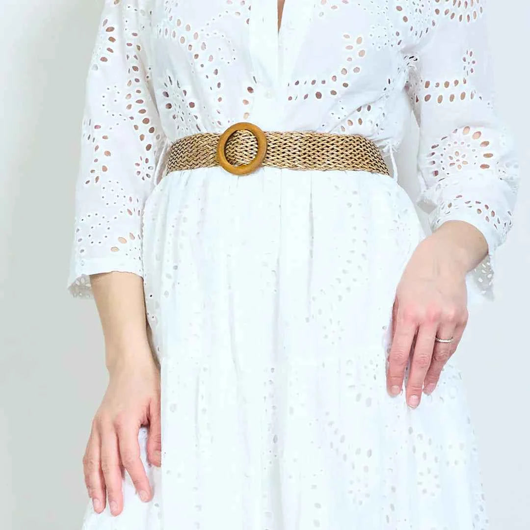 BZNA Weiß Blumen besticktes Hemdkragen Midikleid mit gestuftem Saum und geflochtenem Taillendetail oneSize