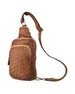 Lade das Bild in den Galerie-Viewer, BZNA Bag Sahra Cognac braun Italy Designer Gürteltasche Bauchtasche Fanny Bag - B Z N A
