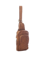 Lade das Bild in den Galerie-Viewer, BZNA Bag Sahra Cognac braun Italy Designer Gürteltasche Bauchtasche Fanny Bag - B Z N A
