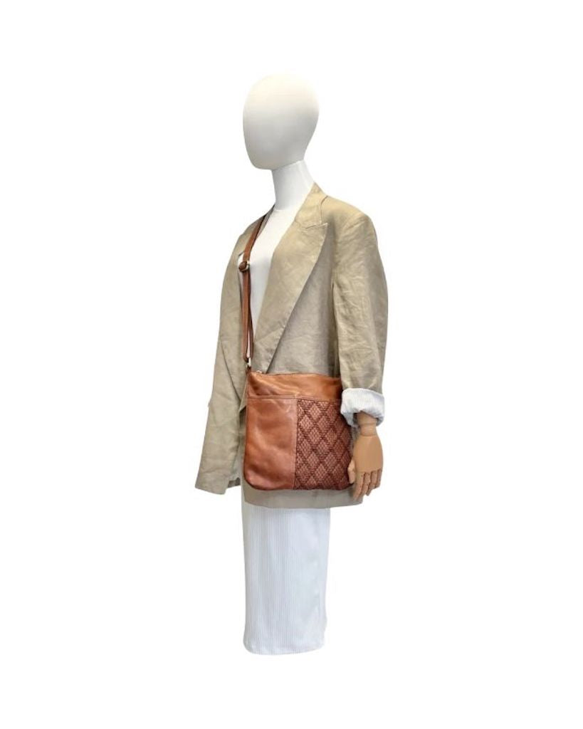 BZNA Schultertasche Elif Cognac Italy Designer Handtasche Ledertasche Umhängetasche - B Z N A