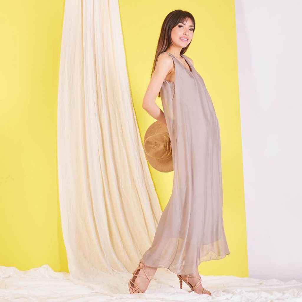 BZNA elegantes ärmeloses Kleid Beige aus Seidenchiffon Seidenkleid   oneSize