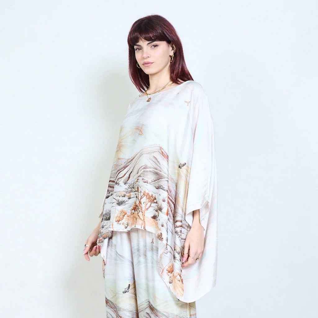 BZNA Seidenbluse Bluse mit Fledermausärmeln und abstraktem Landschaftsdruck oneSize