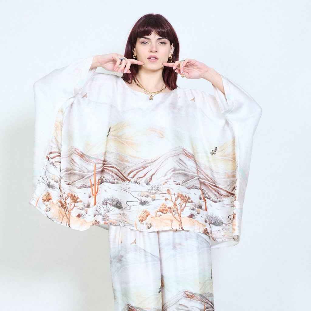 BZNA Seidenbluse Bluse mit Fledermausärmeln und abstraktem Landschaftsdruck oneSize