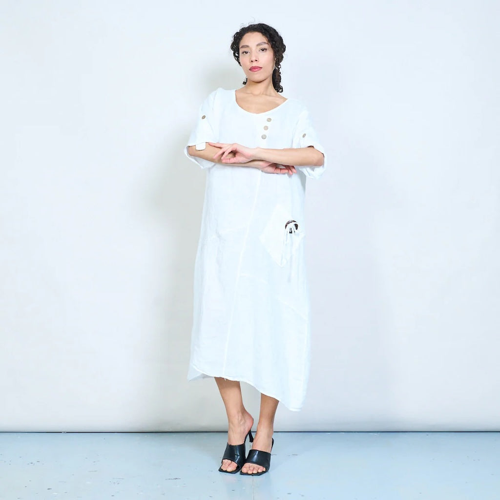BZNA Sommerliches Leinen Midikleid mit seitlicher Schnürung und Knopfdetail oneSize: 34-42 - B Z N A