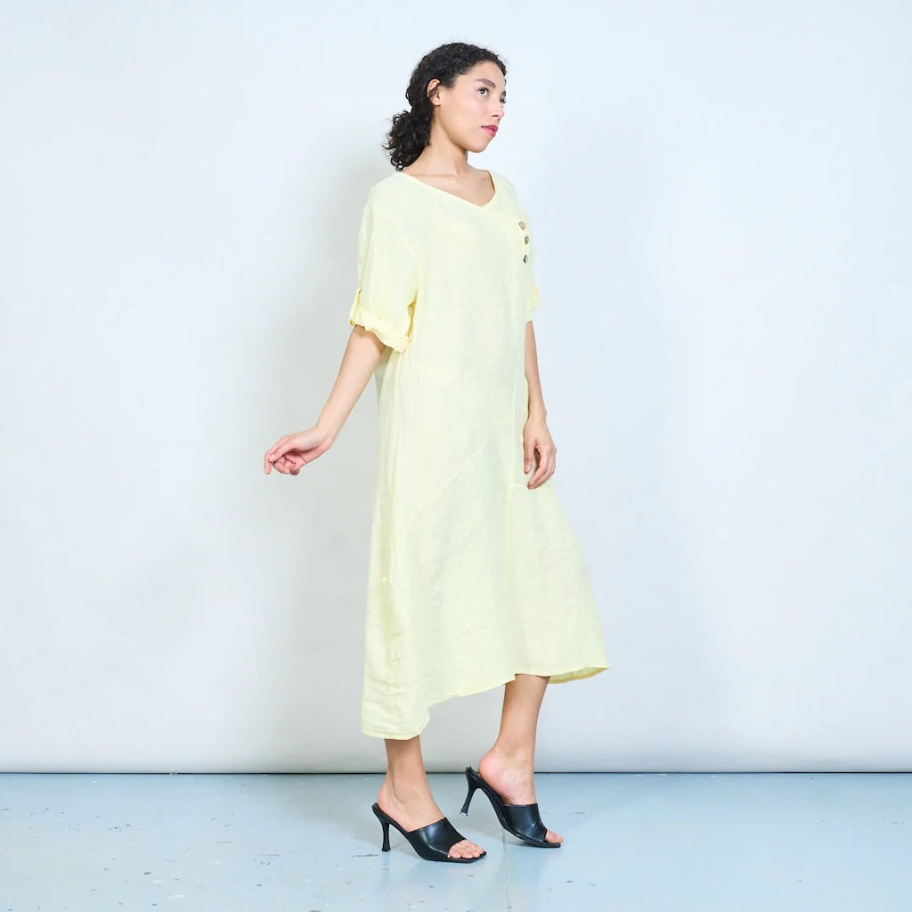 BZNA Sommerliches Leinen Midikleid mit seitlicher Schnürung und Knopfdetail oneSize: 34-42 - B Z N A