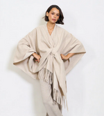 Lade das Bild in den Galerie-Viewer, BZNA Strickponcho in Beige - Wolltuch mit Fransen - Poncho MADE IN ITALY
