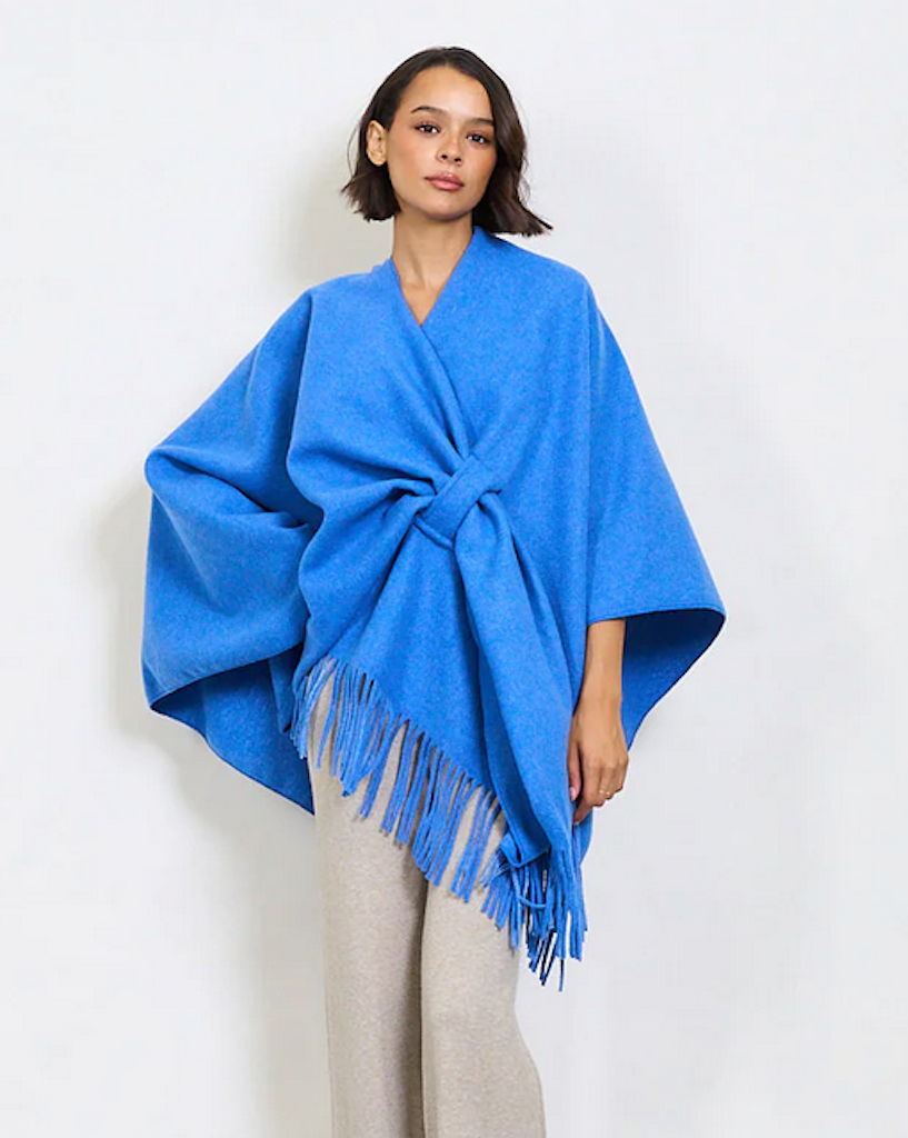 BZNA Strickponcho in Sky Blau - Wolltuch mit Fransen - Poncho MADE IN ITALY