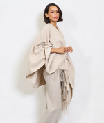 Lade das Bild in den Galerie-Viewer, BZNA Strickponcho in Beige - Wolltuch mit Fransen - Poncho MADE IN ITALY

