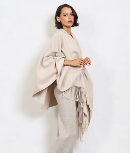 BZNA Strickponcho in Beige - Wolltuch mit Fransen - Poncho MADE IN ITALY
