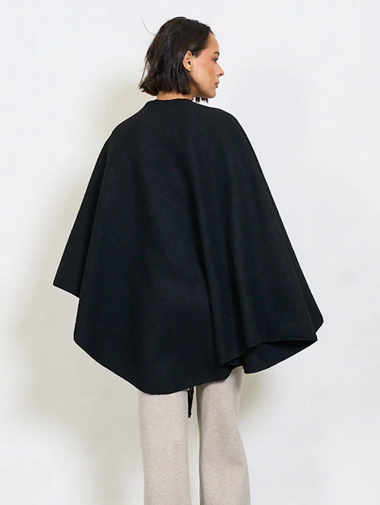 BZNA Strickponcho in Schwarz - Wolltuch mit Fransen - Poncho MADE IN ITALY