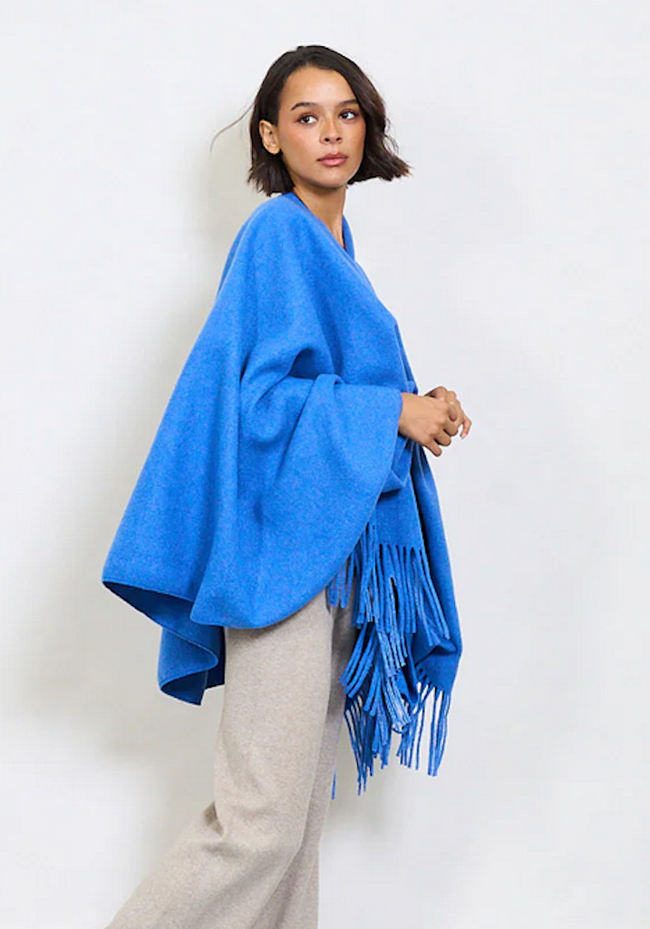 BZNA Strickponcho in Sky Blau - Wolltuch mit Fransen - Poncho MADE IN ITALY