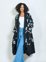 Lade das Bild in den Galerie-Viewer, BZNA Oversize Open Front Strickmantel Wollmantel Schwarz Leo mehrfarbig  -  MADE IN ITALY
