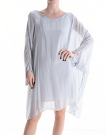 Lade das Bild in den Galerie-Viewer, BZNA Seidenbluse light Grey Tunika Seidentunika Seidenchiffonbluse Fledermaus Ärmel oneSize
