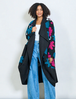Lade das Bild in den Galerie-Viewer, BZNA Oversize Open Front Blue Strickmantel Wollmantel  bold floral   MADE IN ITALY
