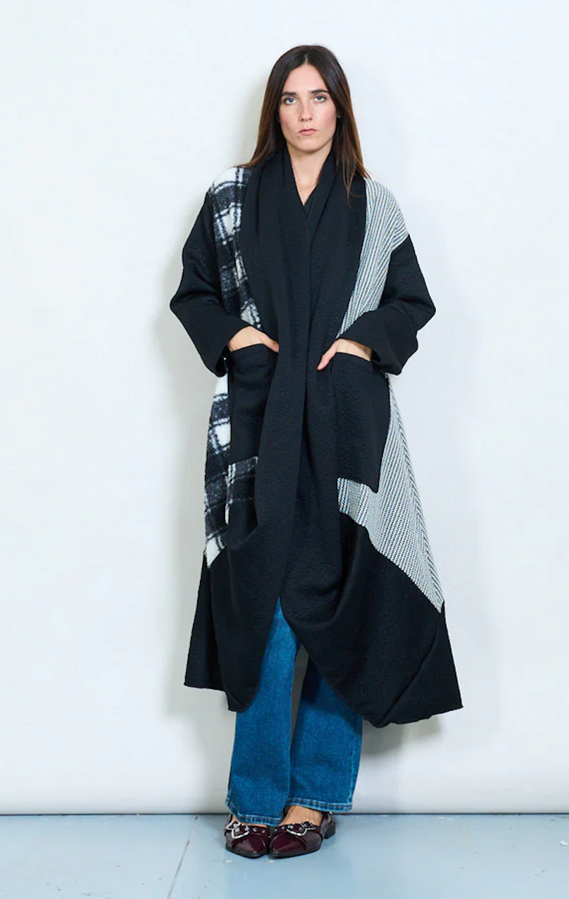 BZNA Oversize Open Front Strickmantel Wollmantel Patchwork Longline Coat mit drapierter Silhouette MADE IN ITALY