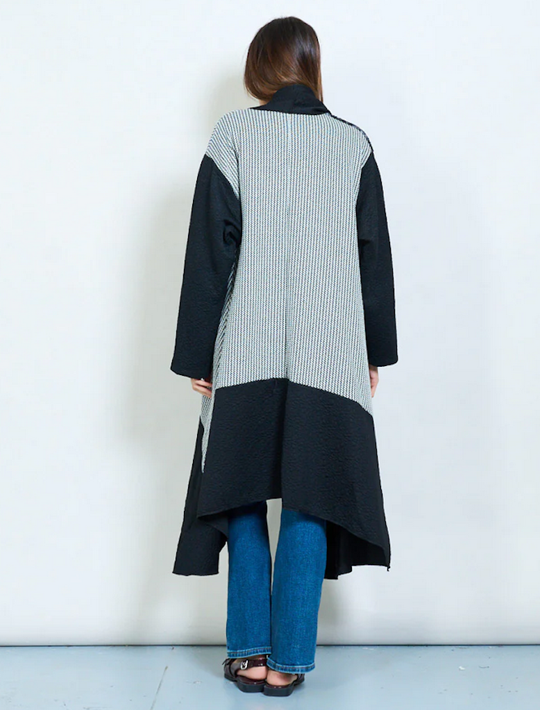 BZNA Oversize Open Front Strickmantel Wollmantel Patchwork Longline Coat mit drapierter Silhouette MADE IN ITALY