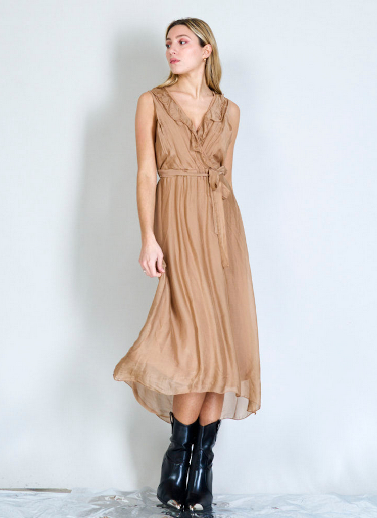 BZNA Ibiza Kleid Toffee Seidenchiffon langes Kleid mit Rüschen Seidenkleid oneSize