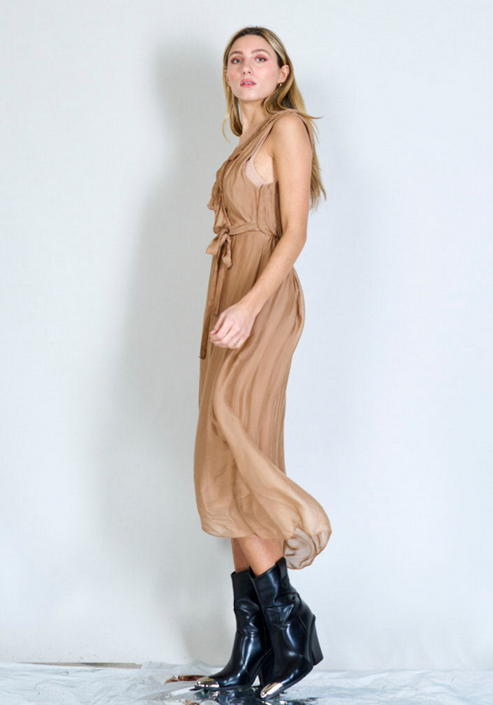 BZNA Ibiza Kleid Toffee Seidenchiffon langes Kleid mit Rüschen Seidenkleid oneSize