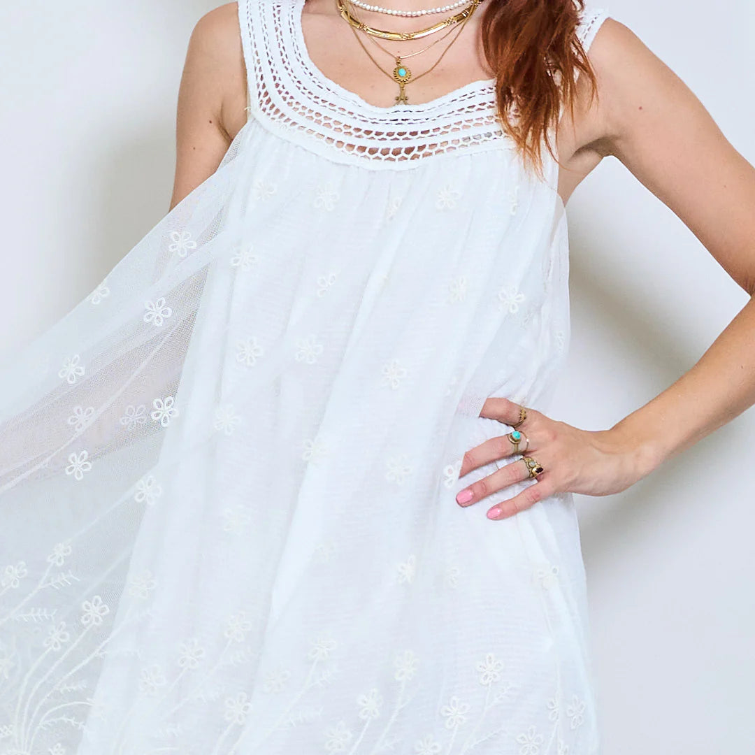 BZNA Sommer Weiß Ärmelloses gesticktes Midi Kleid mit Häkelausschnitt oneSize - B Z N A