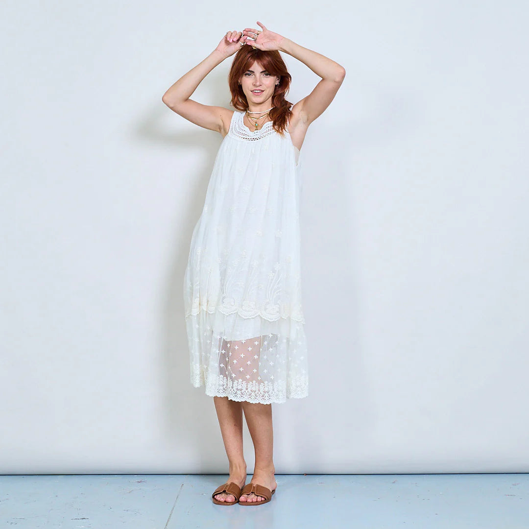 BZNA Sommer Weiß Ärmelloses gesticktes Midi Kleid mit Häkelausschnitt oneSize - B Z N A