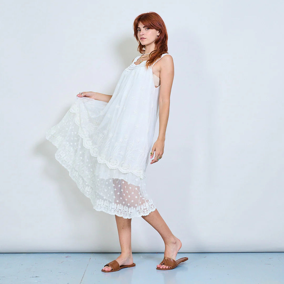 BZNA Sommer Weiß Ärmelloses gesticktes Midi Kleid mit Häkelausschnitt oneSize - B Z N A