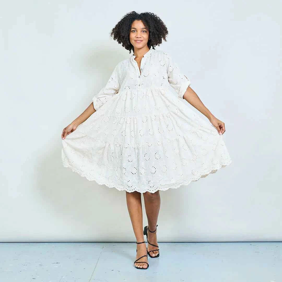 BZNA Abgestufte Broderie Anglaise Tunika Kleid mit Knopfausschnitt  oneSize