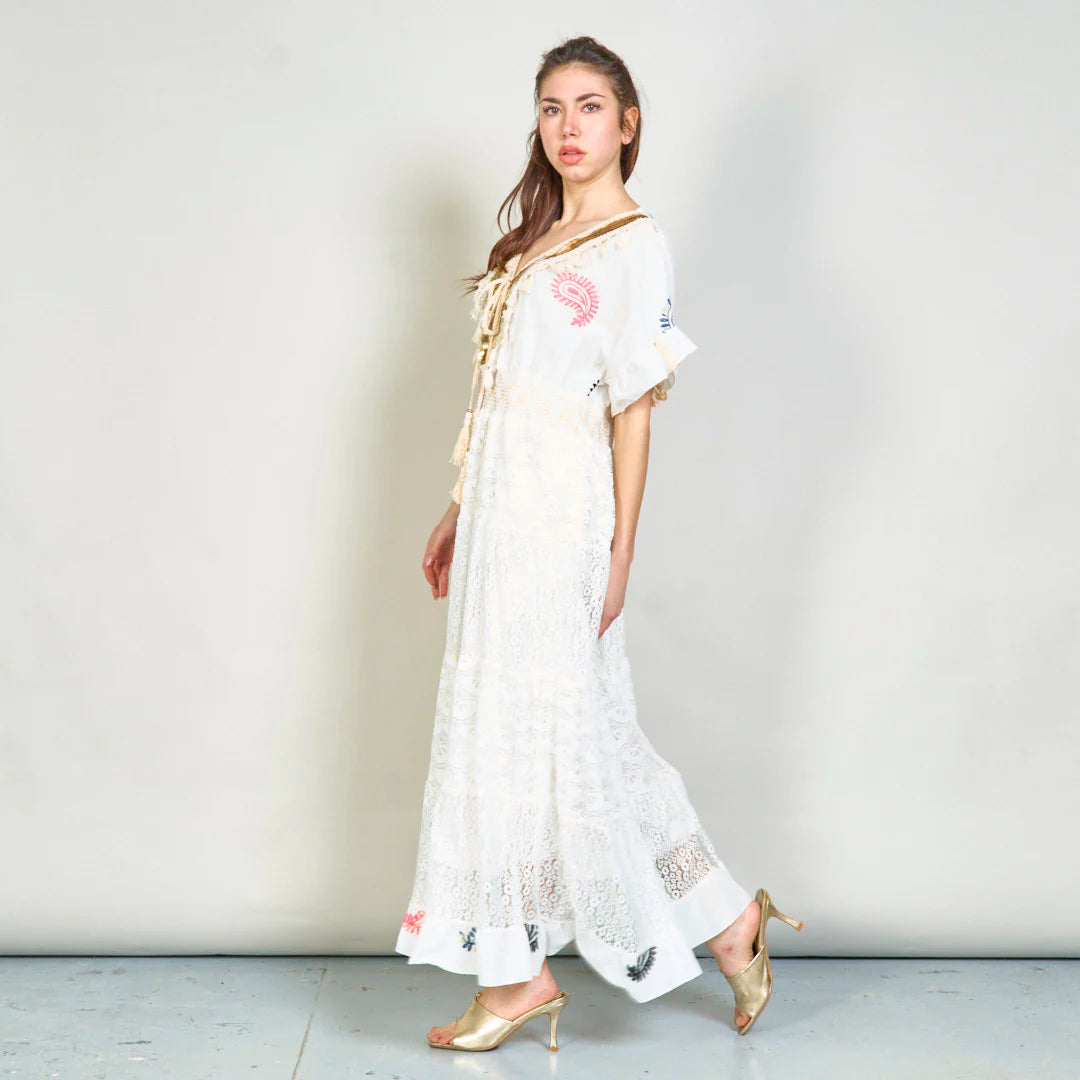 BZNA Sommer Strandkleid BOHO Blumen übergroße gestufte Kleid mit Quasten oneSize - B Z N A