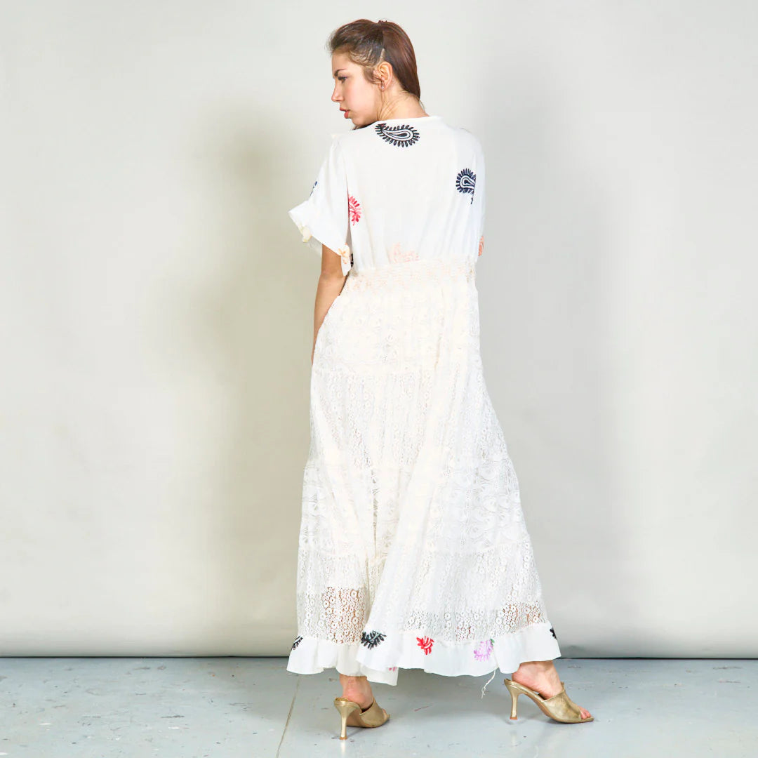 BZNA Sommer Strandkleid BOHO Blumen übergroße gestufte Kleid mit Quasten oneSize - B Z N A