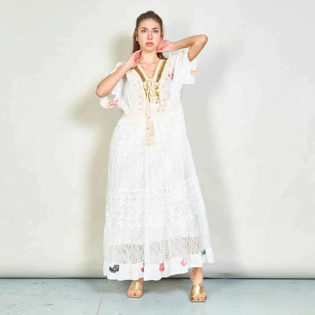 BZNA Sommer Strandkleid Weiß Sticked Boho Spitze Maxikleid mit Quasten oneSize