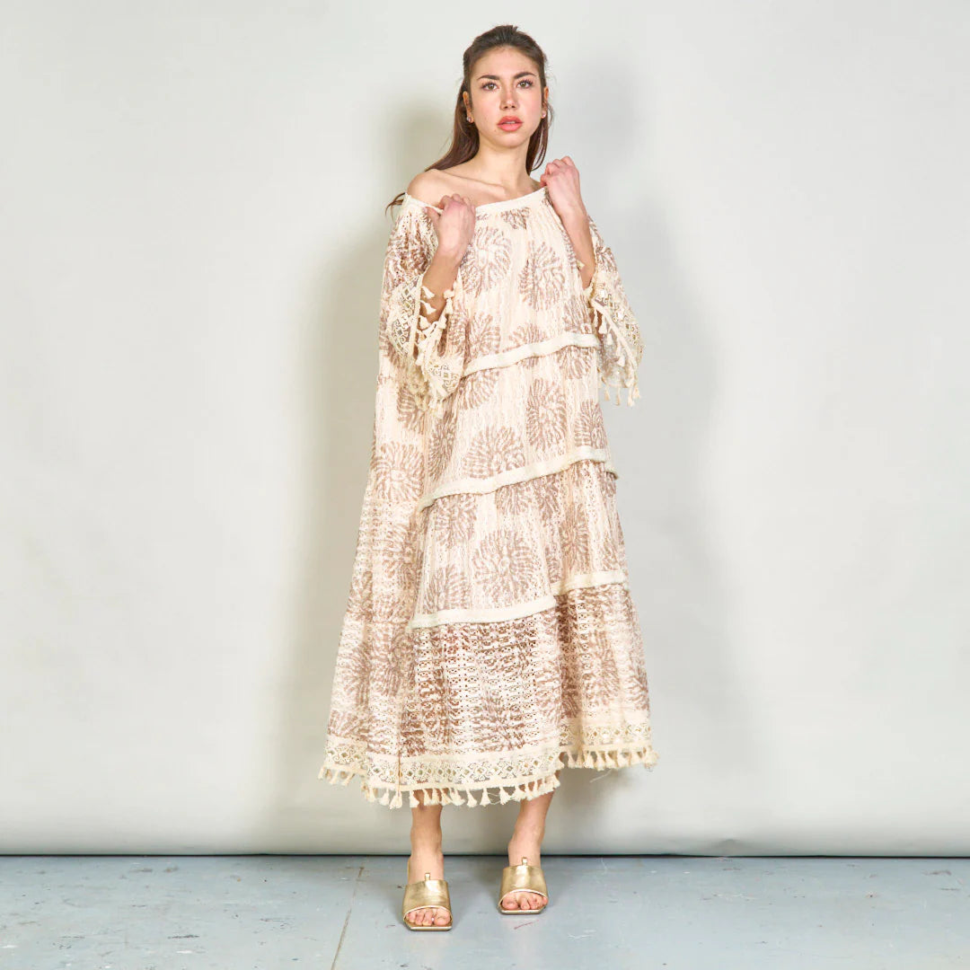 BZNA Sommer BOHO Blumen übergroße gestufte Kleid mit Quasten oneSize - B Z N A