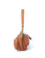 Load image into Gallery viewer, BZNA Bag Gesa Cognac Umhängetasche Designer Clutch Ledertasche Schultertasche - B Z N A
