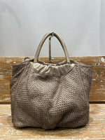 Load image into Gallery viewer, BZNA Bag Madita Taupe Italy Designer Damen Handtasche Schultertasche Tasche - B Z N A
