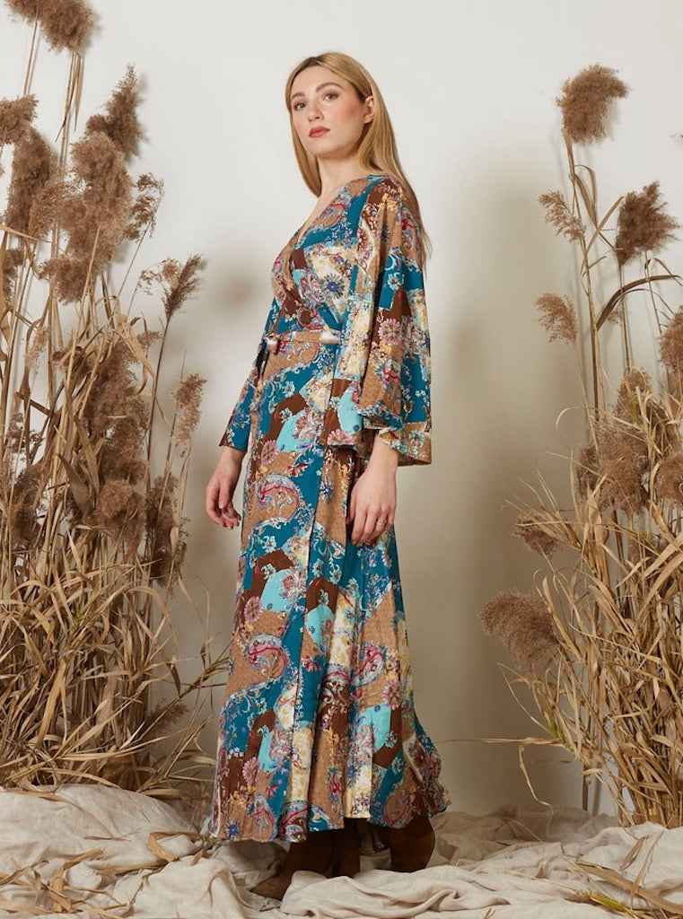 BZNA Boho Hippie Kleid Seide Denim mehrfarbig Seidenkleid mit Kreuz V Ausschnitt oneSize