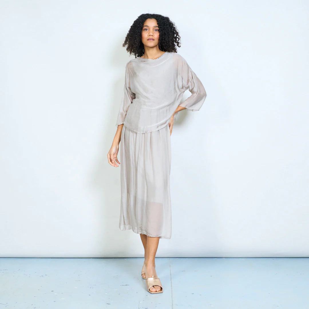 BZNA Kleid  Seidenkleid  Midikleid mit drapiertem Wasserfallausschnitt und fließendem gerafftem Rock oneSize - B Z N A