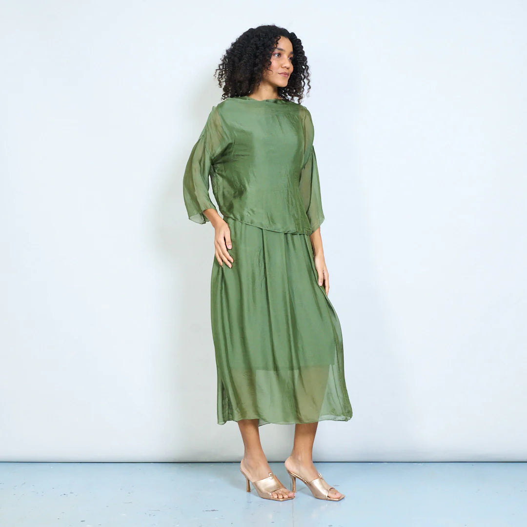 BZNA Kleid  Seidenkleid  Midikleid mit drapiertem Wasserfallausschnitt und fließendem gerafftem Rock oneSize - B Z N A