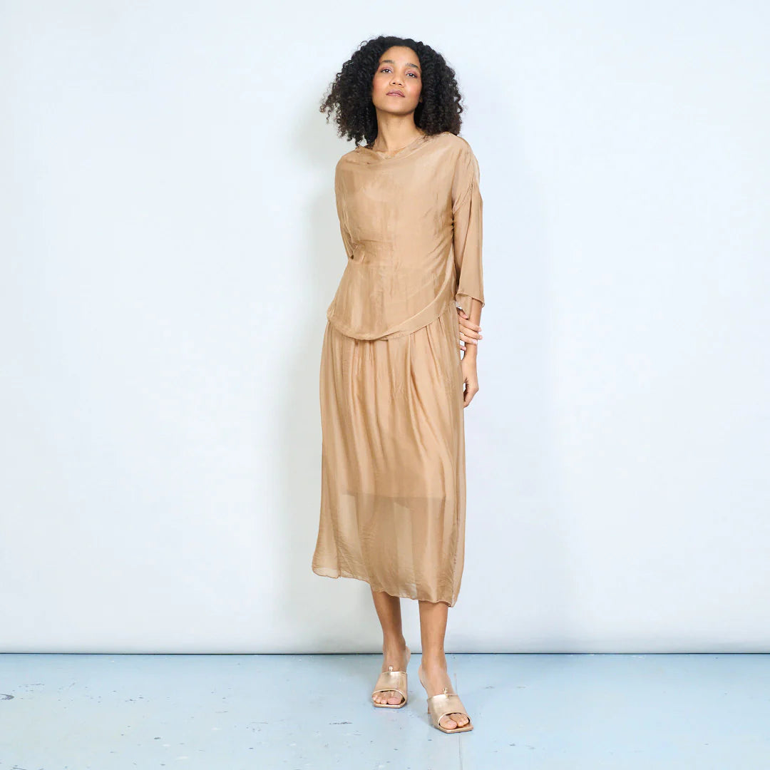 BZNA Kleid  Seidenkleid  Midikleid mit drapiertem Wasserfallausschnitt und fließendem gerafftem Rock oneSize - B Z N A