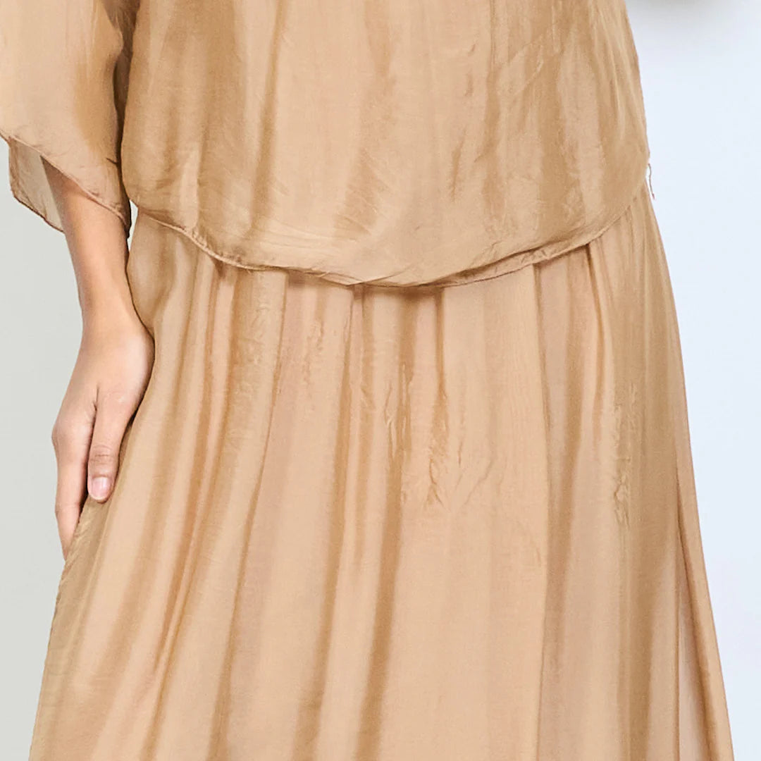 BZNA Kleid  Seidenkleid  Midikleid mit drapiertem Wasserfallausschnitt und fließendem gerafftem Rock oneSize - B Z N A