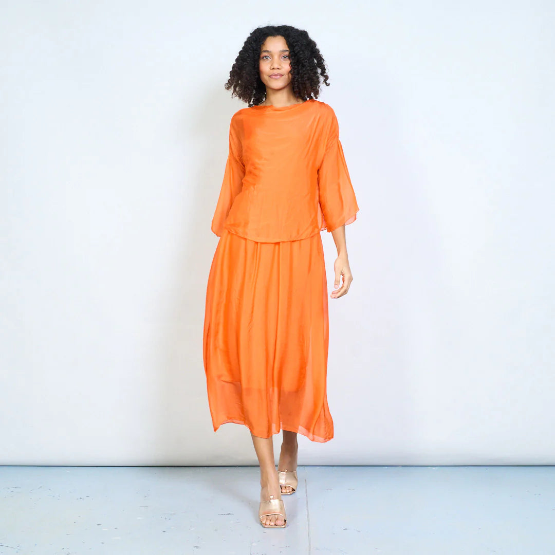 BZNA Kleid  Seidenkleid  Midikleid mit drapiertem Wasserfallausschnitt und fließendem gerafftem Rock oneSize - B Z N A