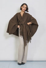Laden und Abspielen von Videos im Galerie-Viewer, BZNA Strickponcho in Beige - Wolltuch mit Fransen - Poncho MADE IN ITALY
