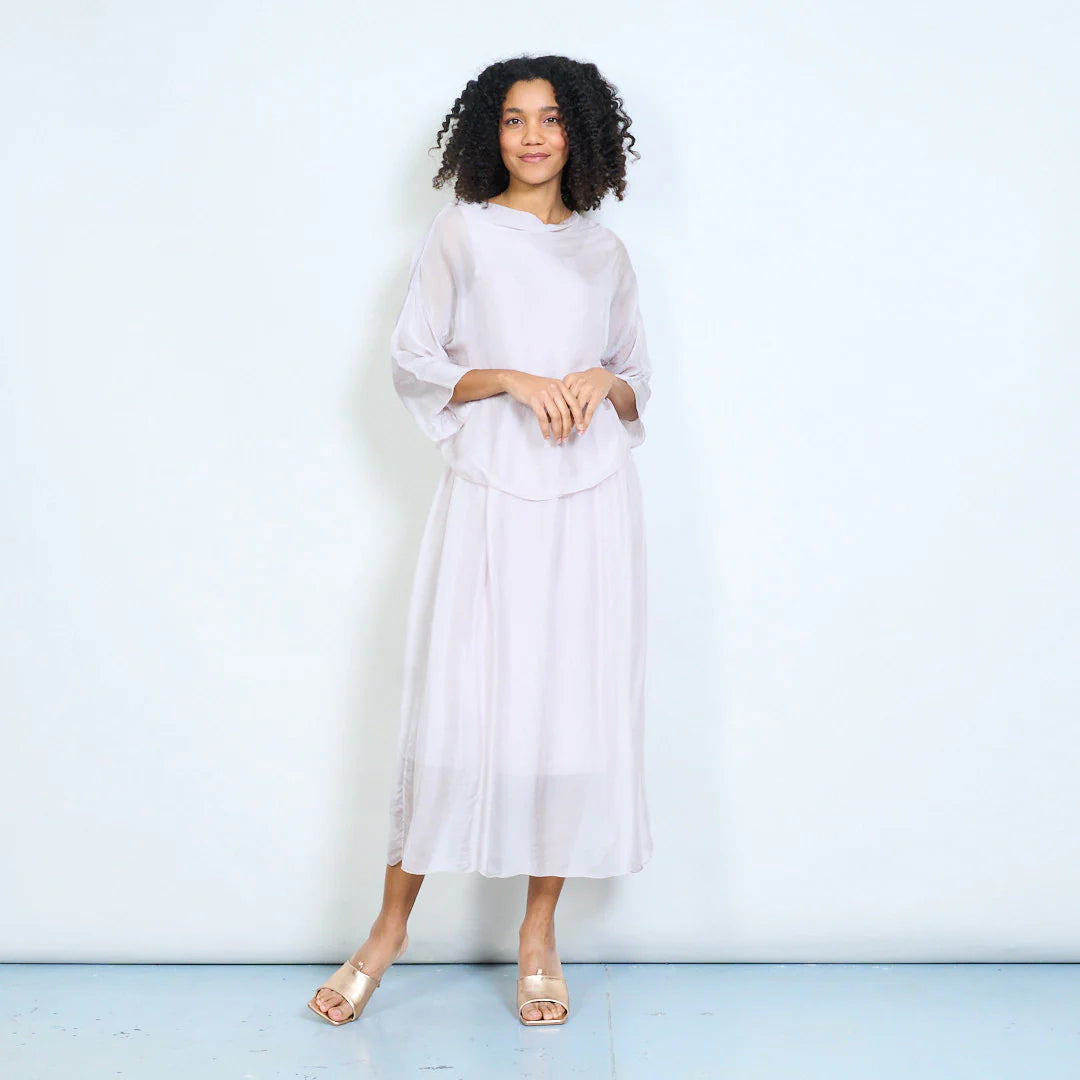 BZNA Kleid  Seidenkleid  Midikleid mit drapiertem Wasserfallausschnitt und fließendem gerafftem Rock oneSize - B Z N A