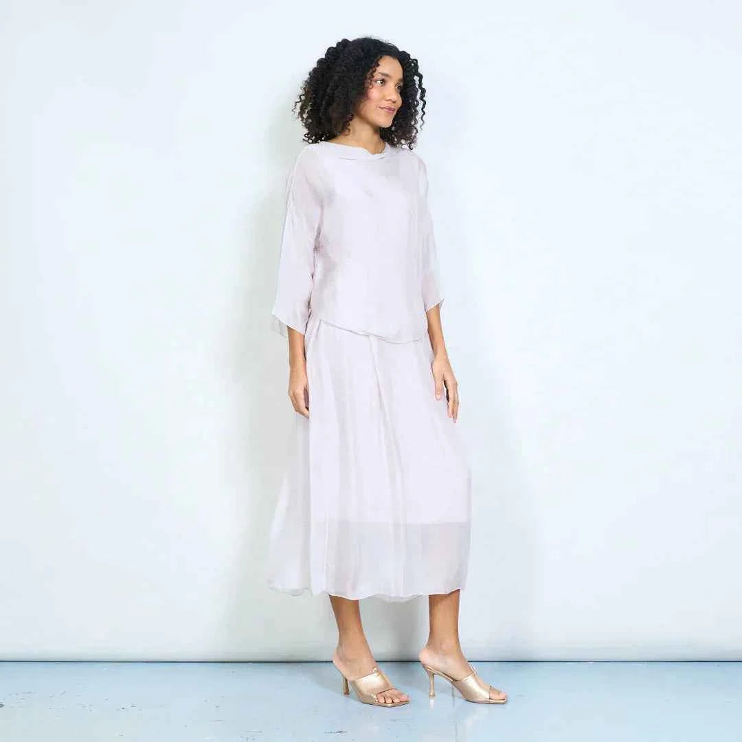 BZNA Kleid  Seidenkleid  Midikleid mit drapiertem Wasserfallausschnitt und fließendem gerafftem Rock oneSize