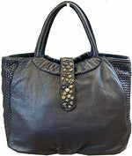 Load image into Gallery viewer, BZNA Bag Livia Schwarz Italy Designer Damen Handtasche Schultertasche Tasche
